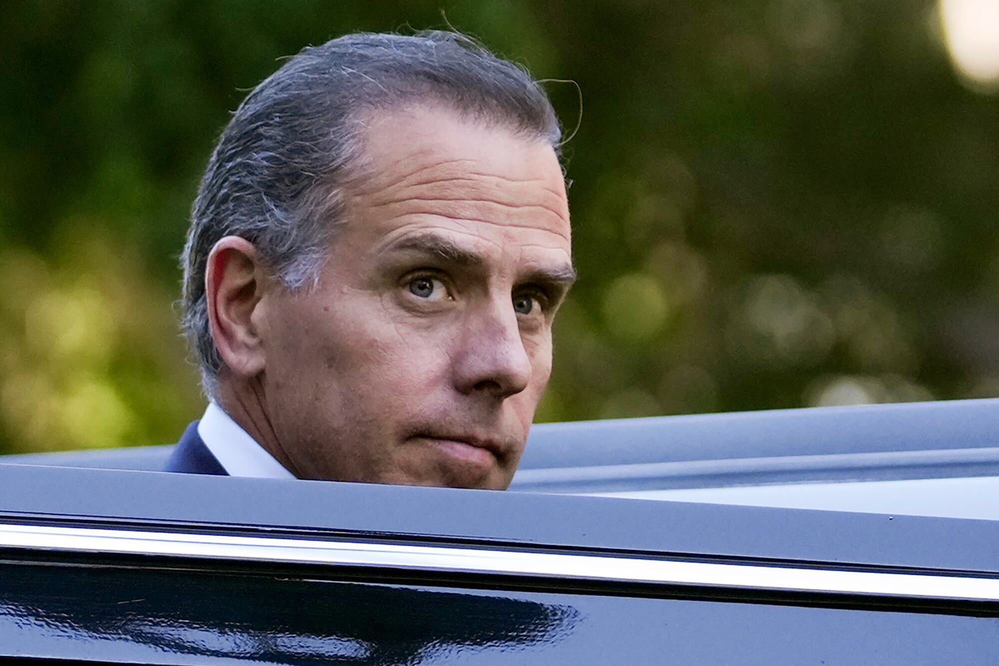 Hunter Biden entrando en un vehículo tras salir del tribunal en Los Ángeles el 5 de septiembre del 2024.