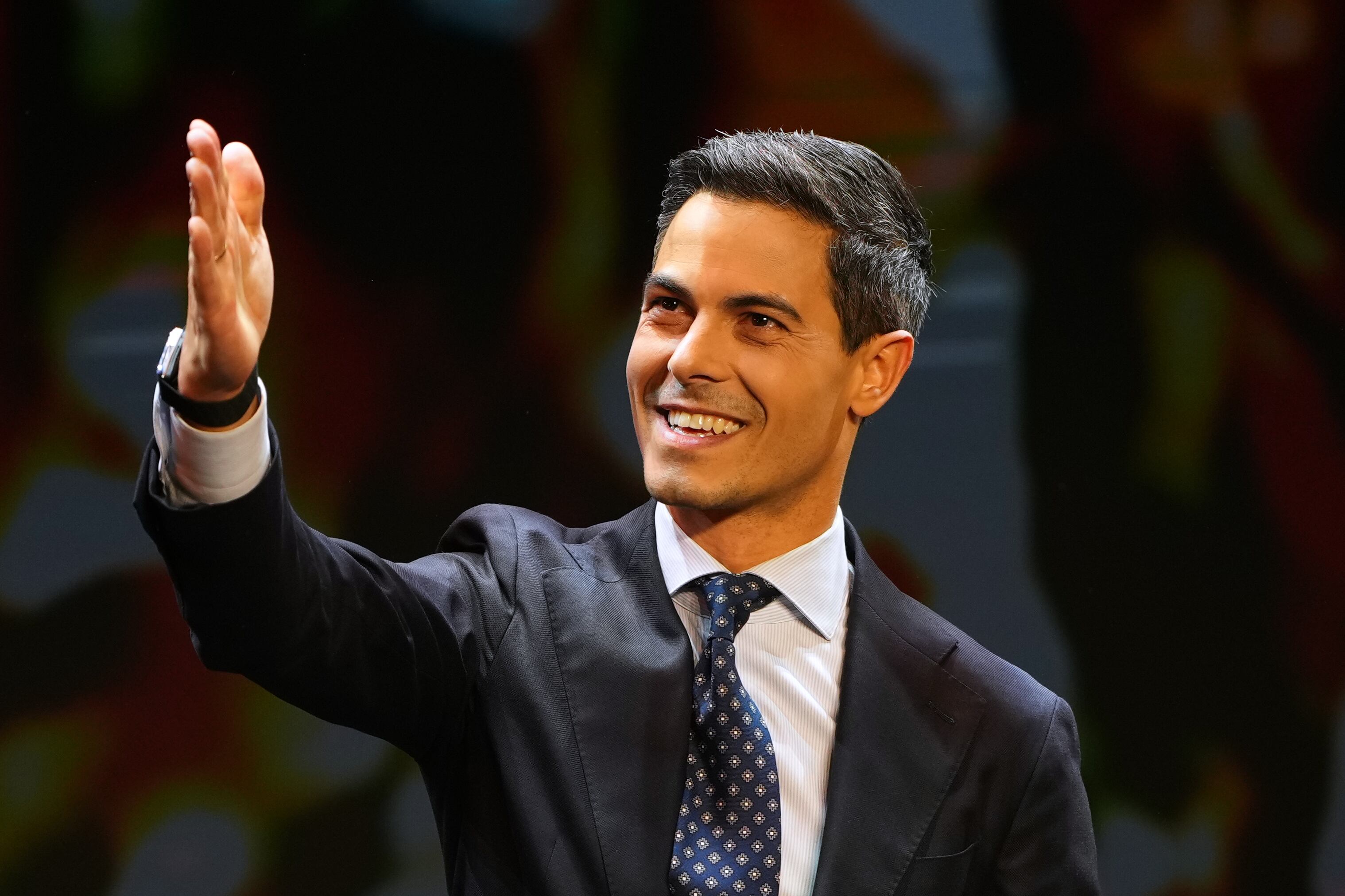 Rob Jetten, líder del partido de centroizquierda D66, interviene en un acto tras el cierre de los colegios electorales en Leiden, Holanda, el 29 de octubre de 2025. (AP Foto/Peter Dejong)
