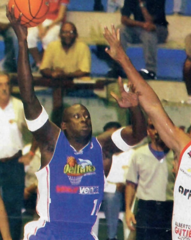 La estatura de Carl Herrera siempre lo ayudó a sobresalir