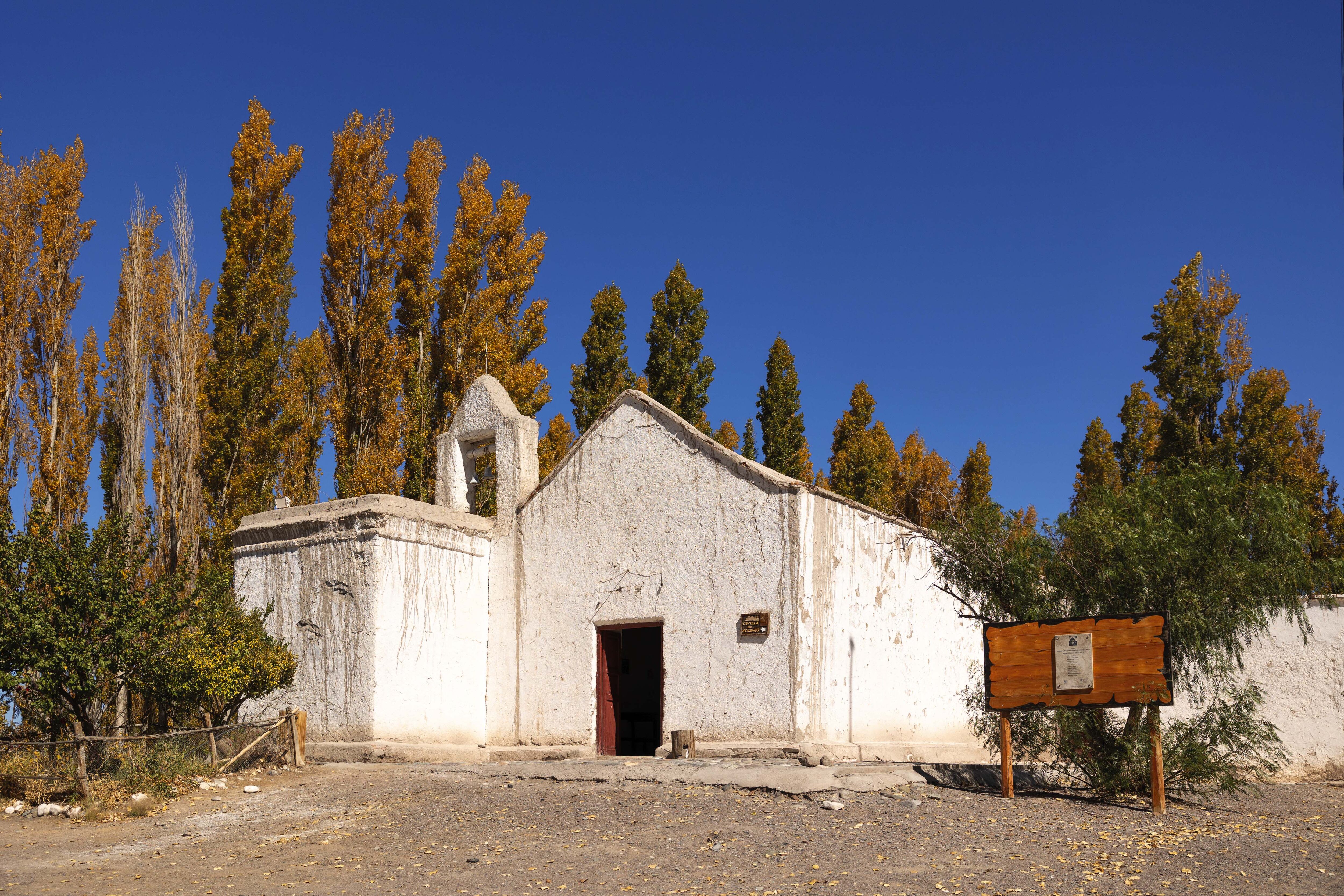 La antigua capilla de Achango, a 15 km de Rodeo, una de las paradas en la ruta del pasaporte sanmartiniano.
