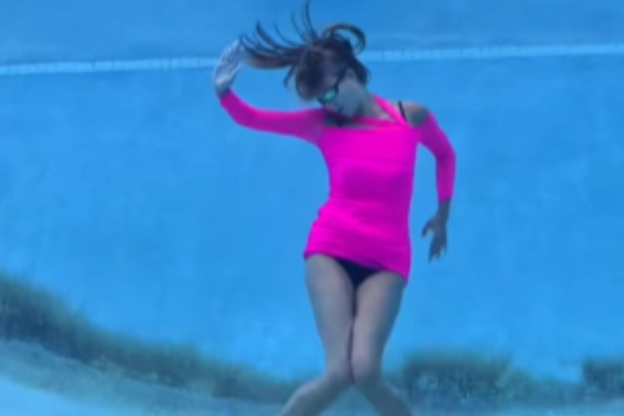 Cada video se distingue por la precisión de los movimientos y la atmósfera surrealista que crea el agua. Foto: @kristimakusha/Canva.