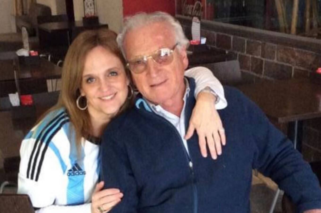 Sandra, junto a su padre, Federico, años atrás.