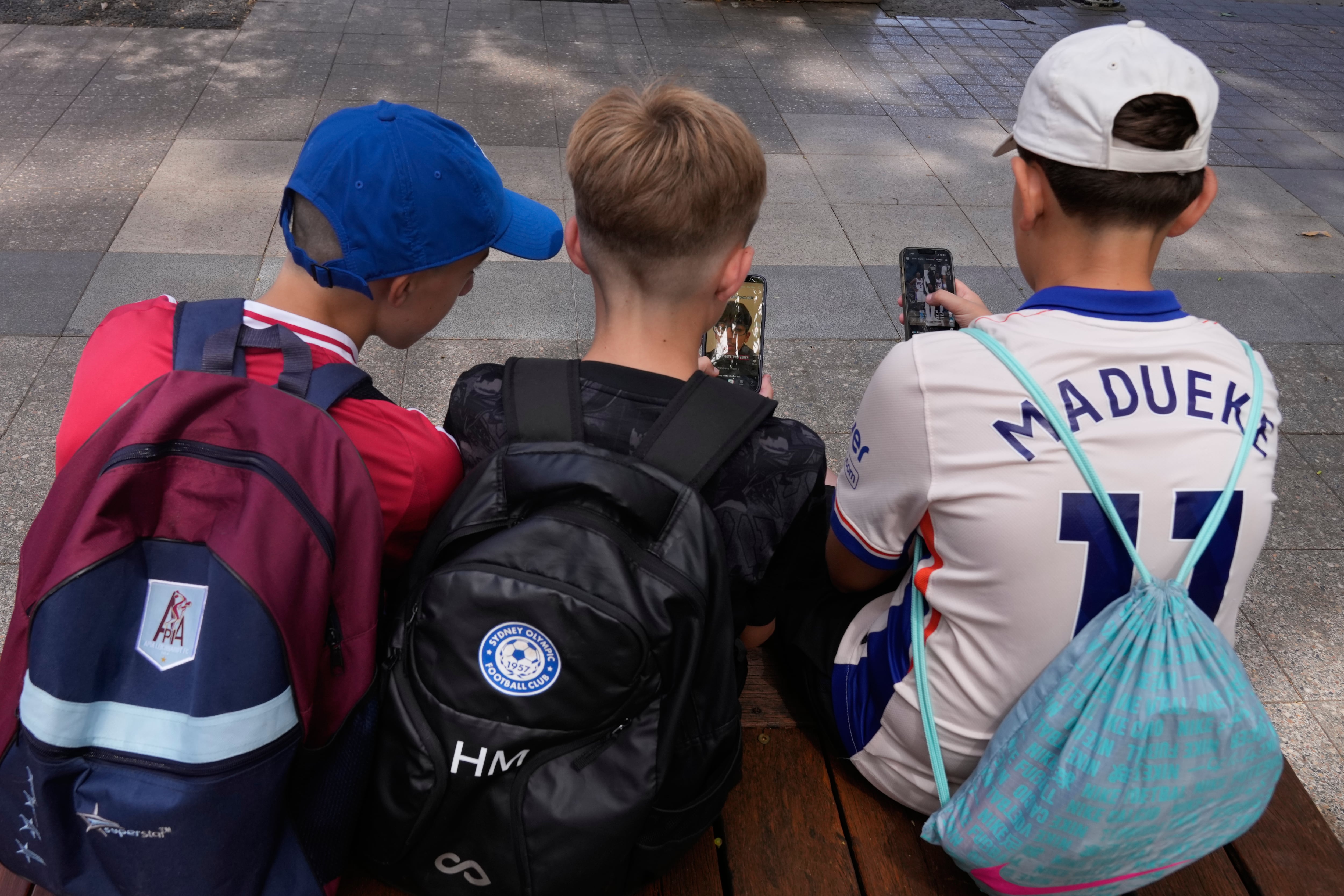 Australia duplica las multas a las plataformas que permiten a los menores de 16 años acceder a redes sociales