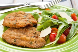 Milanesa de ternera con ensalada