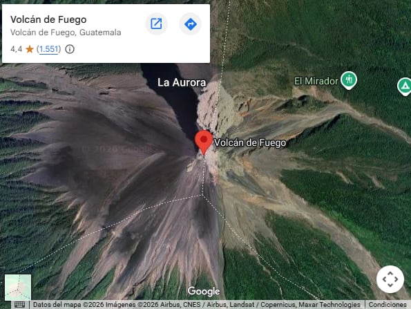 El cráter se mantiene en constante actividad