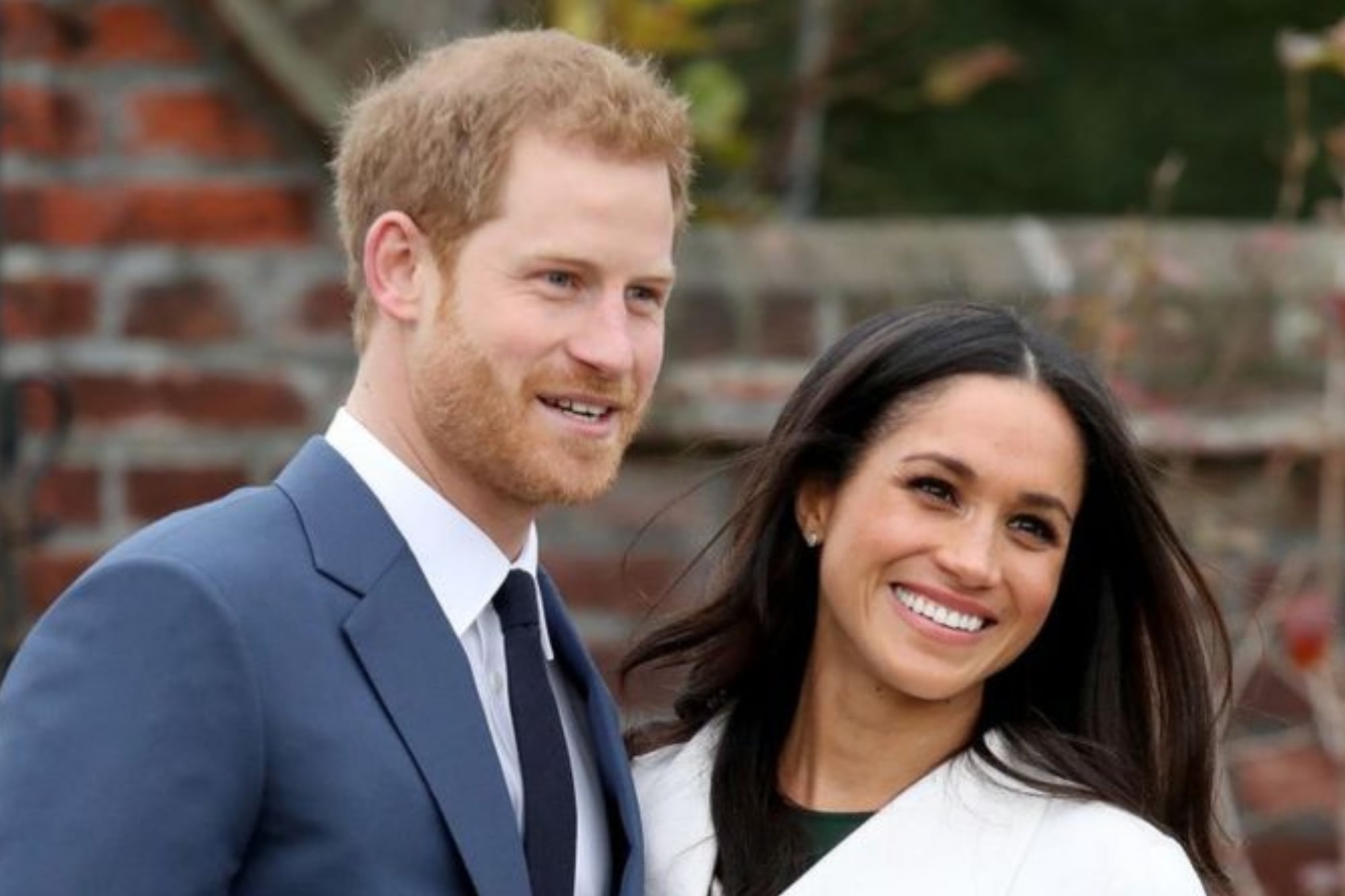En público, la reina siempre eligió un tono conciliador y llegó a definir a los duques de Sussex como miembros “muy queridos” de su familia