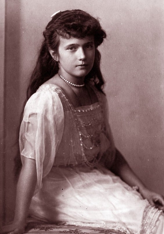 Anastasia Romanov, la hija menor del zar Nicolás II y de la zarina Alejandra. Tenía 17 años cuando fue asesinada junto a su familia en la Casa Ipatiev, en Ekaterimburgo