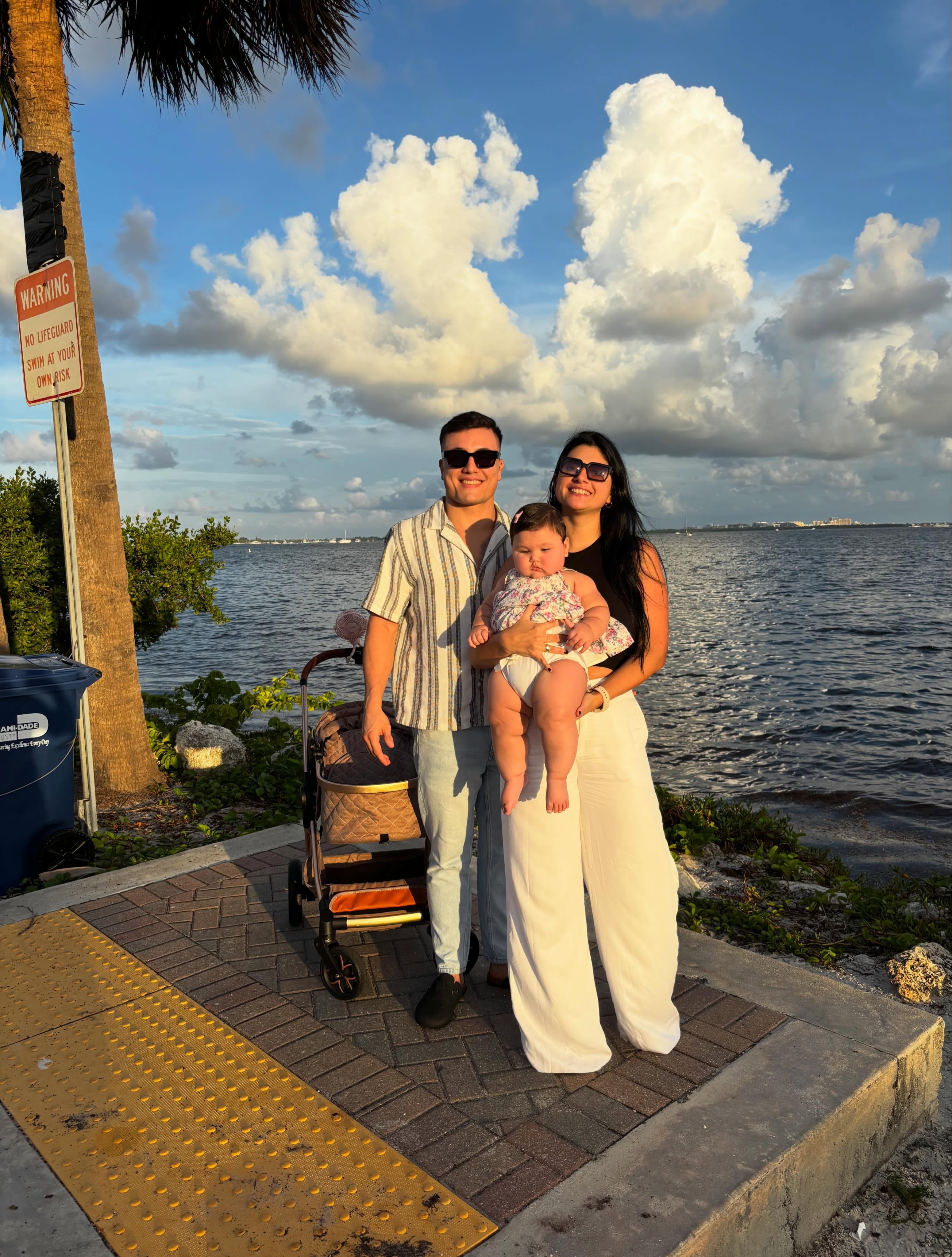 Francisco Prado junto a su mujer Nicole y su hija Pilar