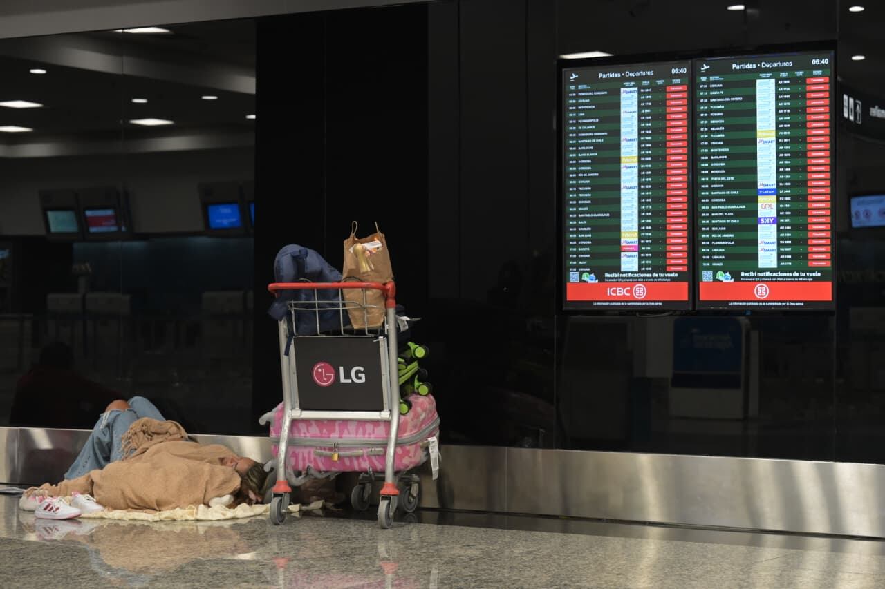 Solamente Flybondi opera algunos vuelos desde el Aeropuerto de Ezeiza.
