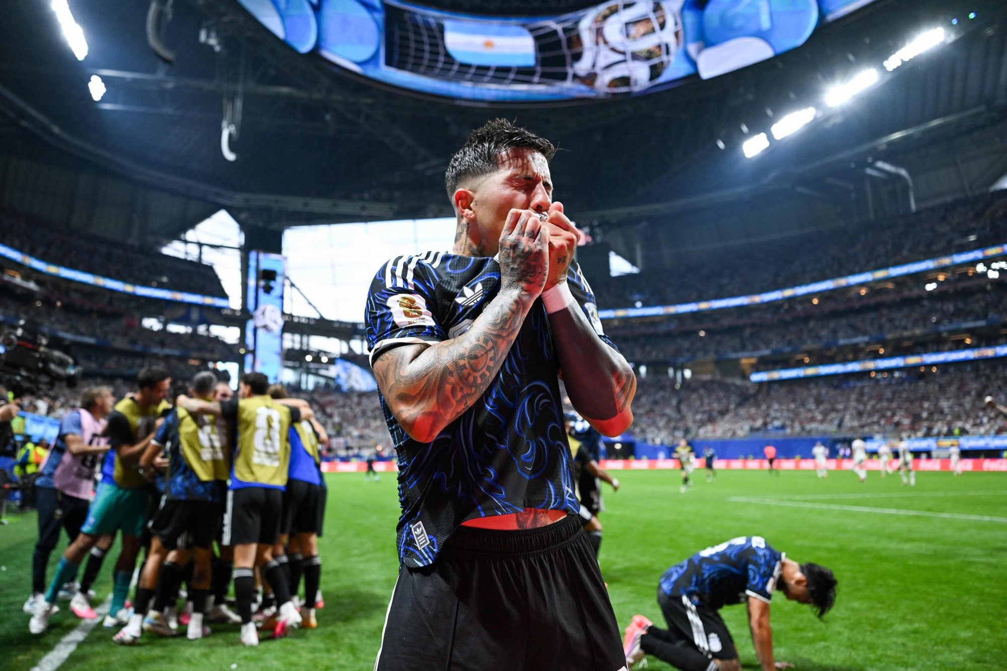 Enzo Fernández, que a los 15 años escribió una carta para pedir que Messi siguiera en la selección, hoy comparte con el capitán el sueño de conquistar otro título