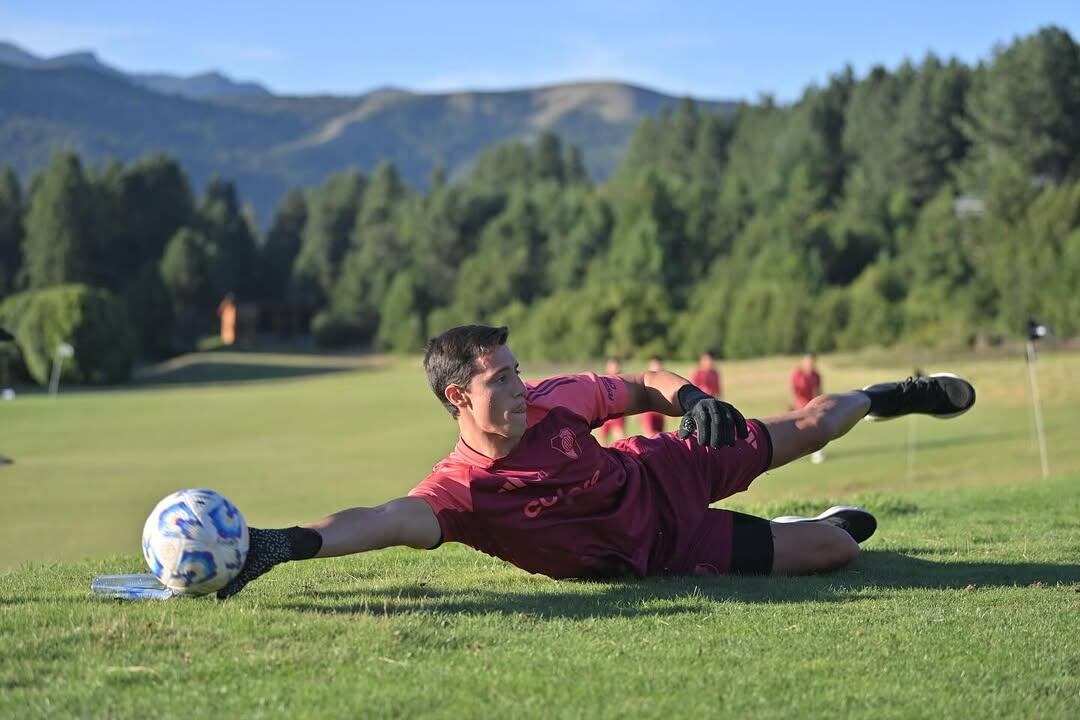 Santiago Beltrán durante la pretemporada con River en San Martín de los Andes