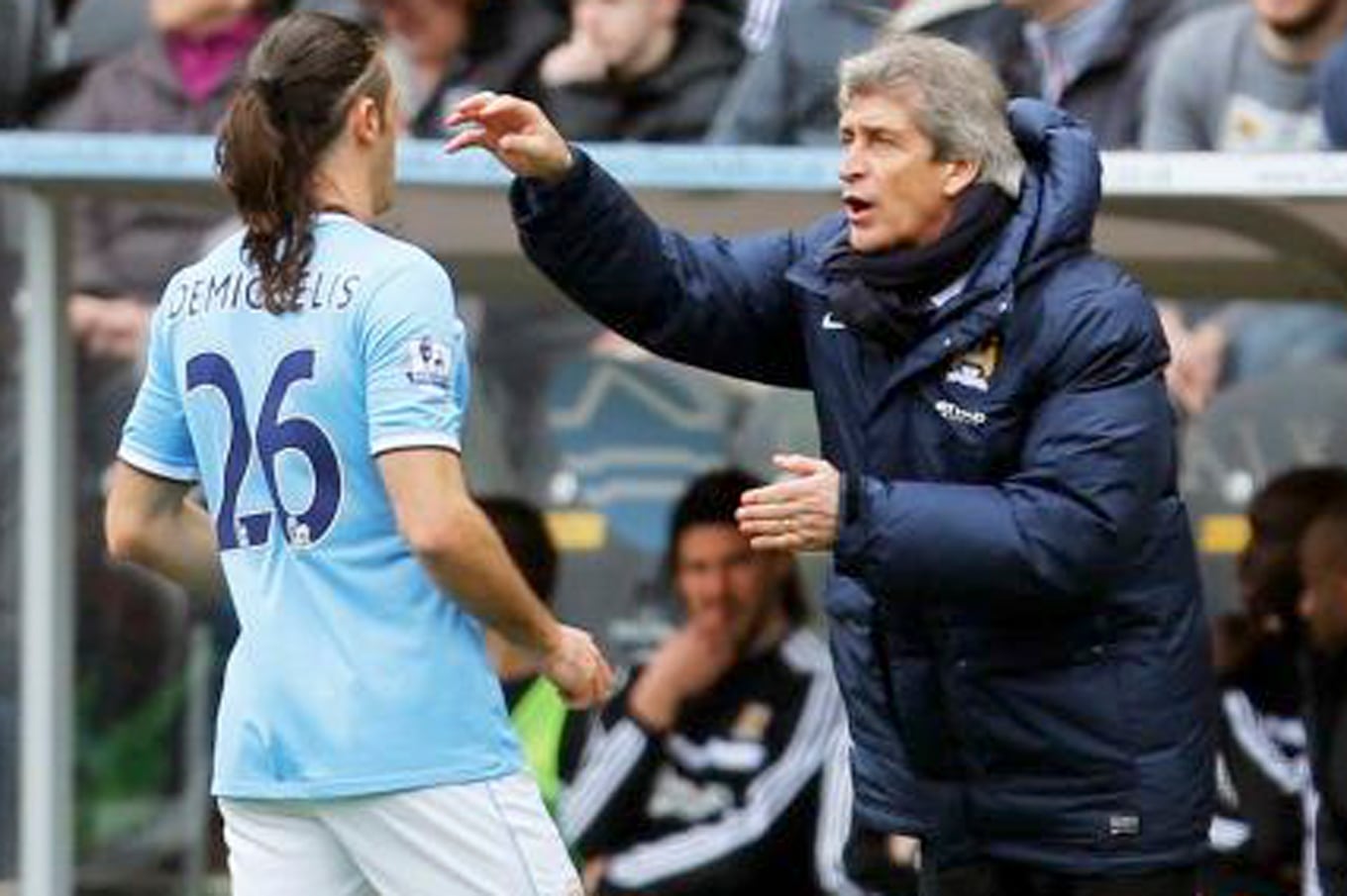 Recibe órdenes de Pellegrini durante su paso por Manchester City; un maestro para Micho
