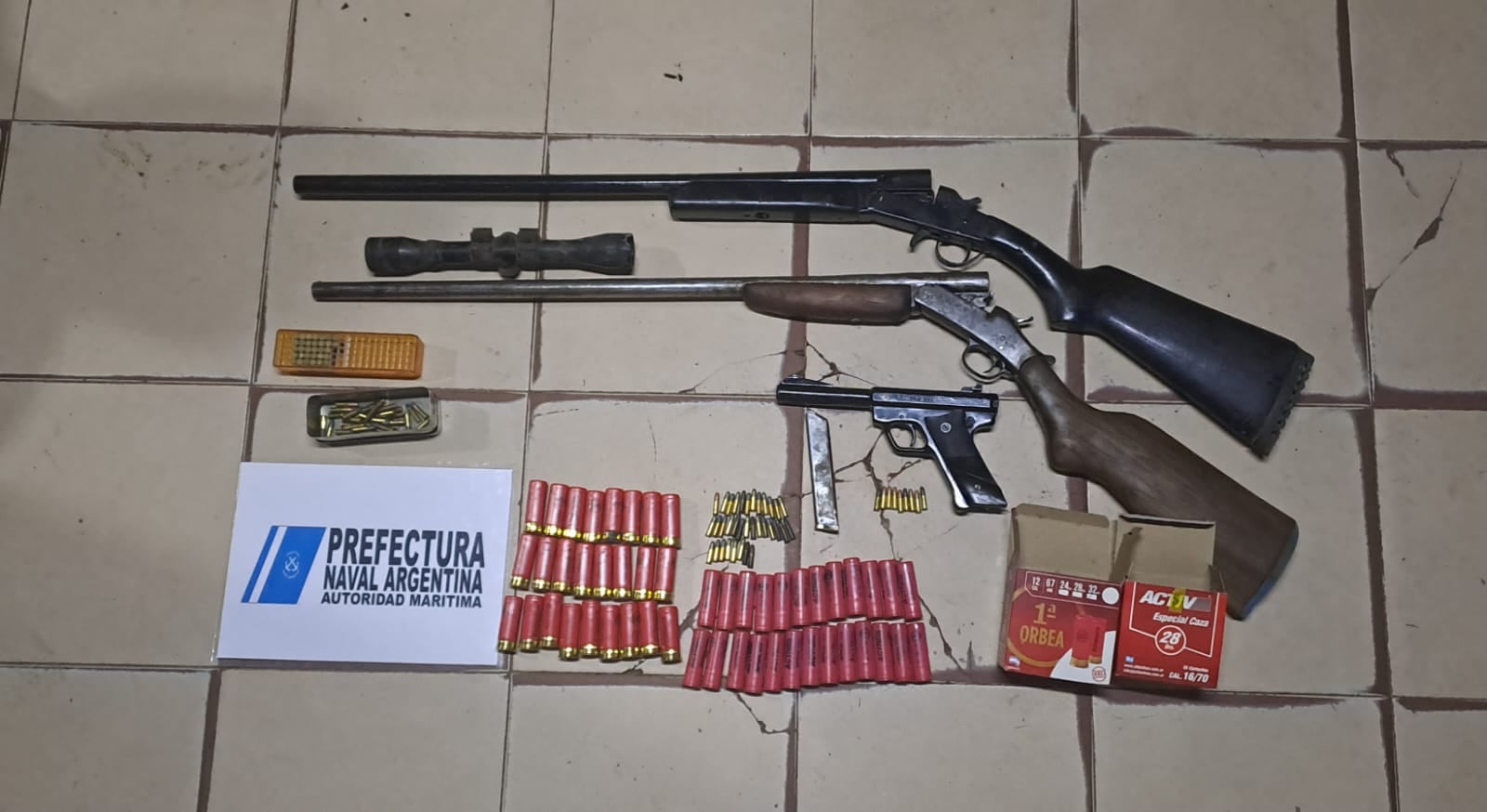 Armas largas, una pistola y municiones secuestradas por Prefectura durante los procedimientos vinculados a la investigación iniciada en el micro