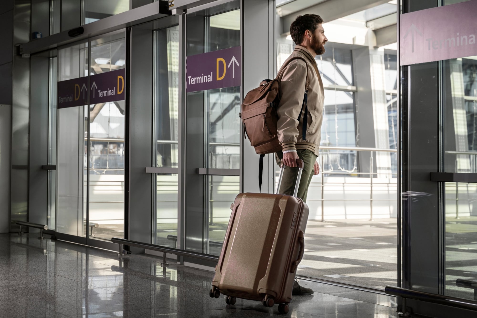 Los residentes permanentes legales son libres de salir fuera de Estados Unidos y, en la mayoría de los casos, los viajes breves no afectan el estatus