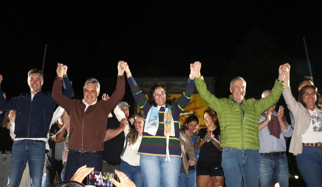 Llaryora y Schiaretti en los festejos con Gina Grazziano en Reducción