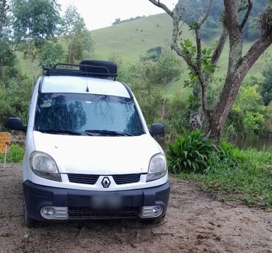 El miércoles pasado la policía local encontró cerca del río Do Ponche la camioneta, una carpa y hasta el perro de Federico Bruni