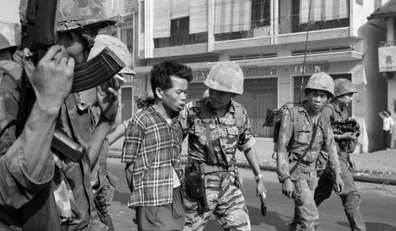 Lem fue capturado por las tropas de Vietnam del Sur mientras vestía ropa de civil (Eddie Adams. AP)