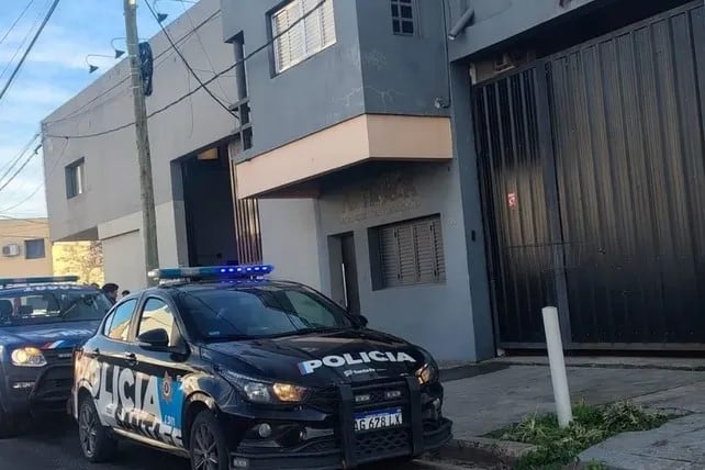 Millonario golpe de una banda de boqueteros en una distribuidora de bebidas