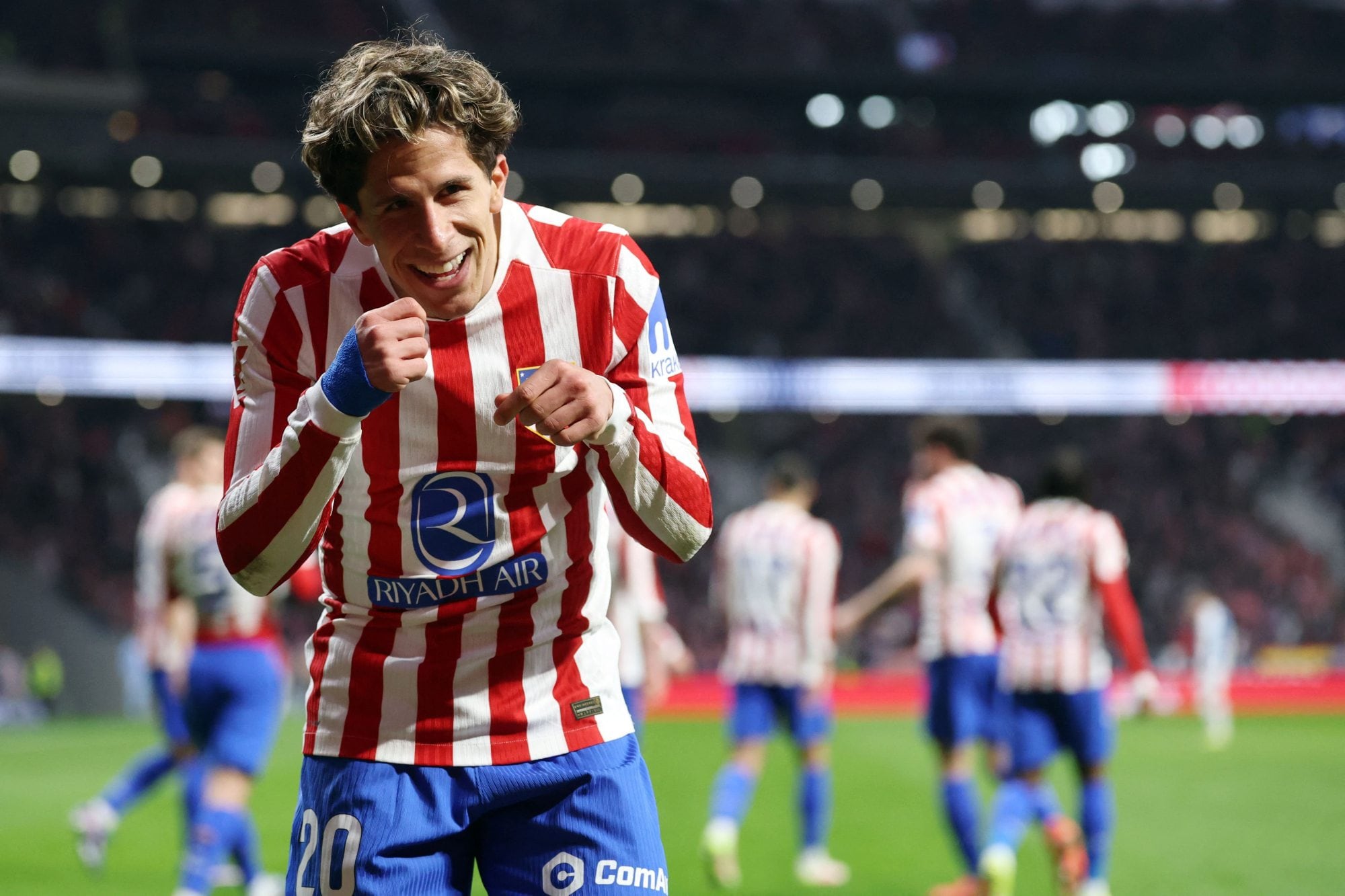 Giuliano Simeone tiene un compromiso interesante: su Atlético de Madrid recibirá por la liga española a Real Sociedad, que más adelante será su adversario en la final de la Copa del Rey.