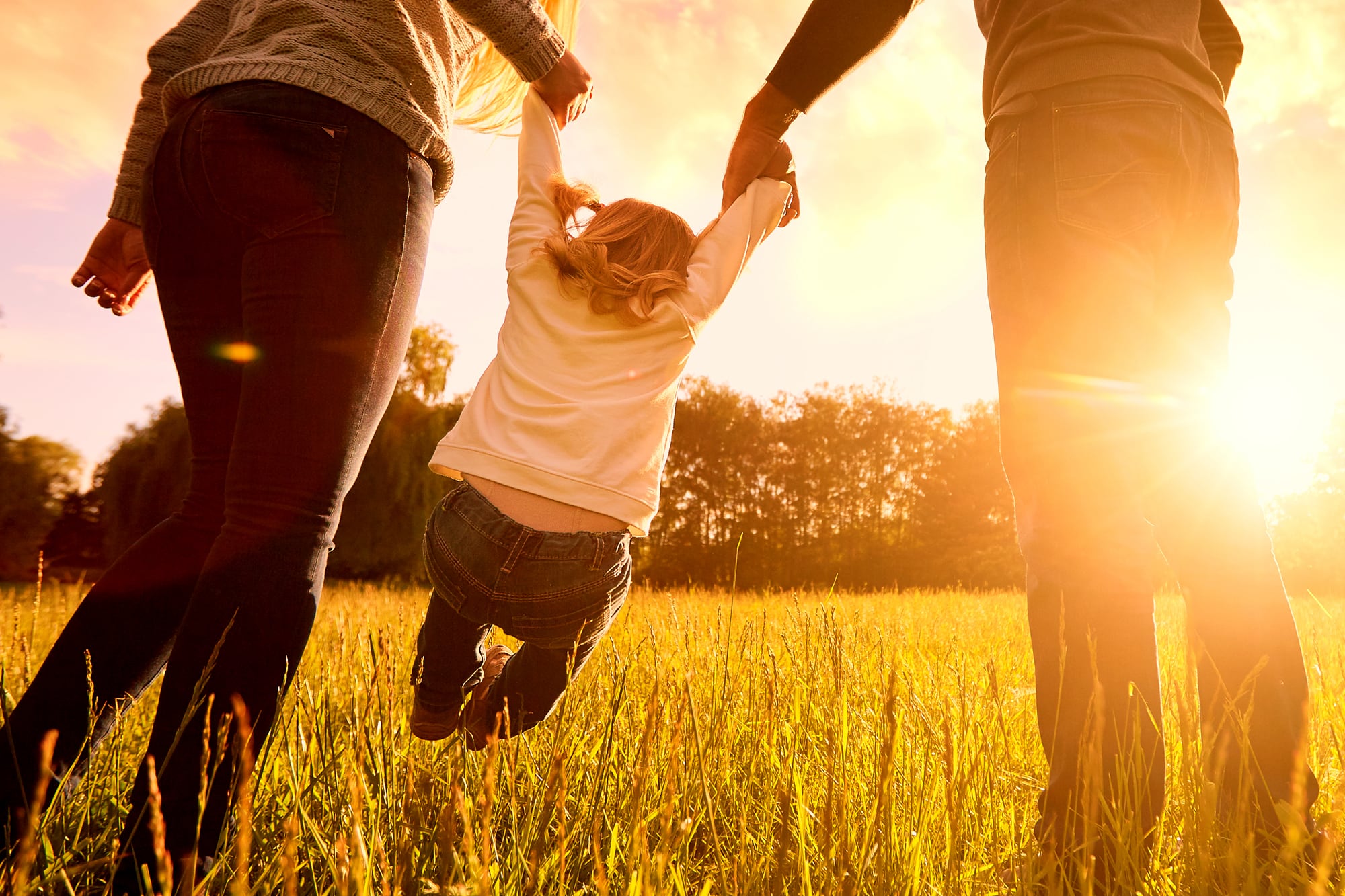 La Corte revocó un fallo que había habilitado una triple filiación y ratificó el límite legal de dos vínculos