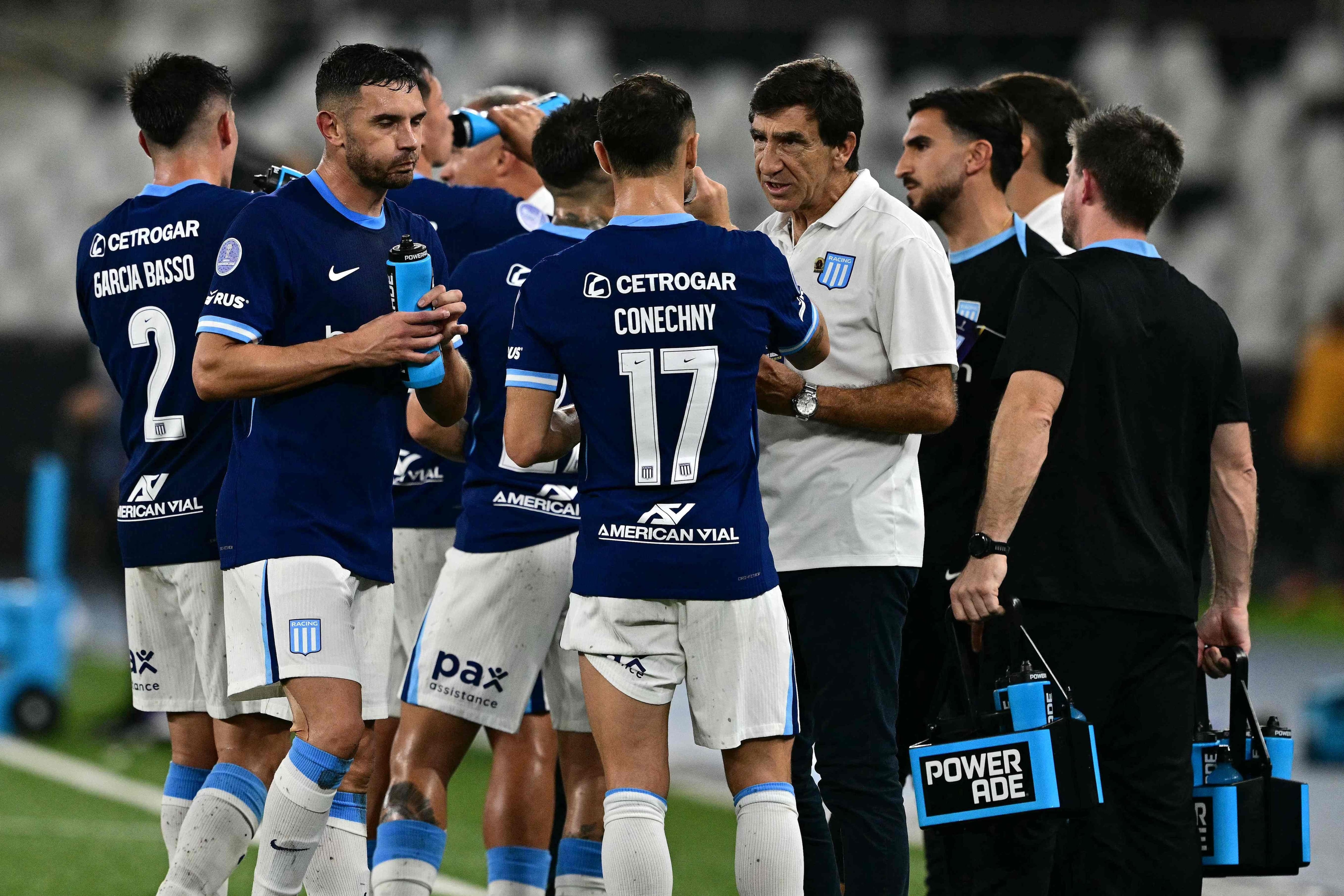 Racing se desmorona: un gol en contra, errores insólitos y una noche fatal de Cambeses