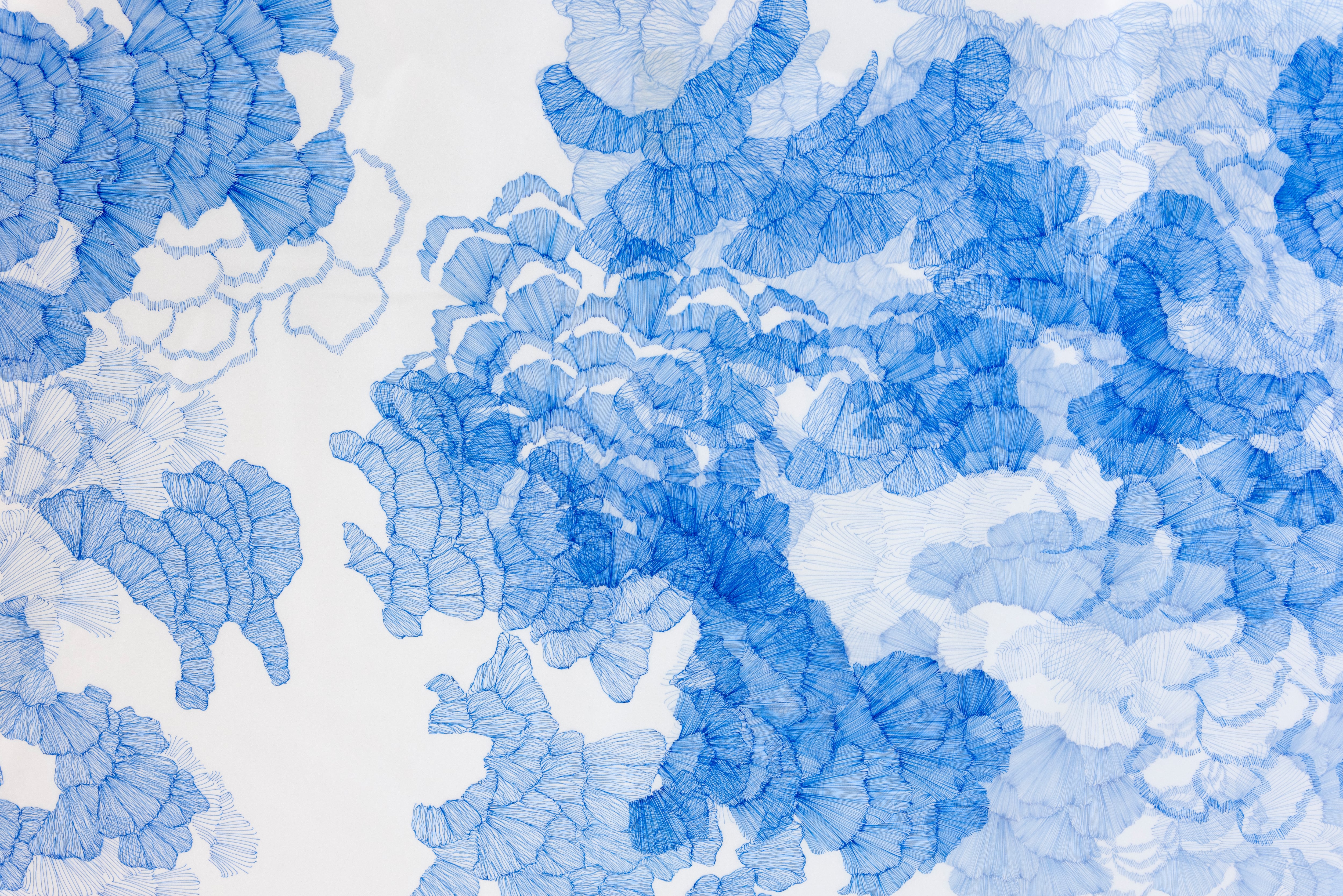 Michelle Dabul trabaja con capas de papel vegetal y tinta china