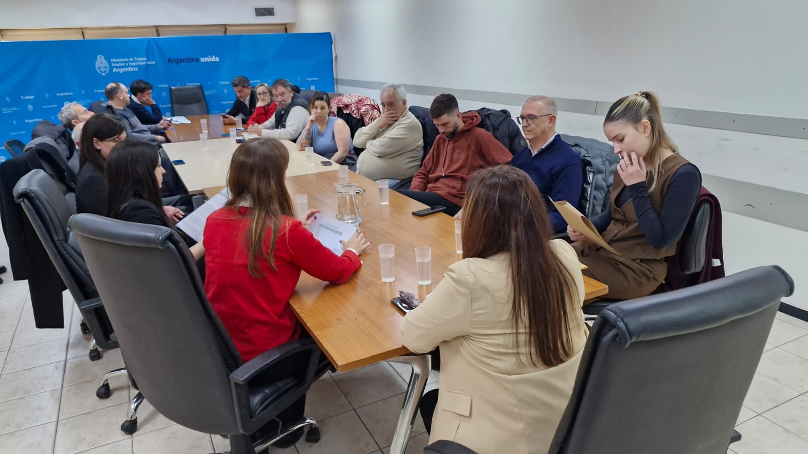 Mesa de negociación paritaria estatal entre el Gobierno y gremios