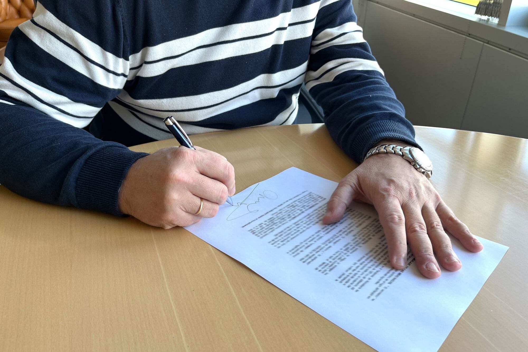Se firma un contrato de alquiler acompañado de una promesa de compraventa