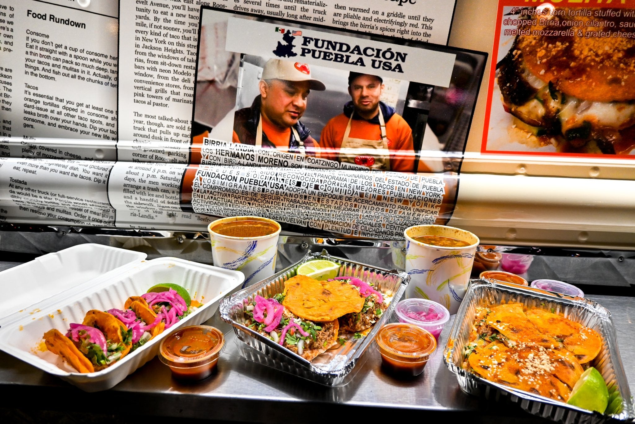 Para perfeccionar su receta de birrias, cruzó la frontera hacia Tijuana tres o cuatro veces para visitar amigos y hacer preguntas detalladas sobre la preparación de la carne