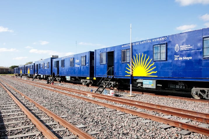 Volvió a funcionar un tren histórico que brindará atención sanitaria en todo el país