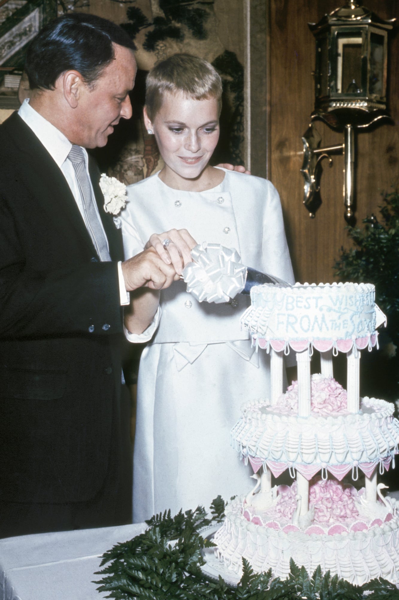 Conoció a Frank Sinatra cuando ella tenía 19 años y él, 49. Se casaron dos años después. Duraron poco tiempo, pero la actriz siempre asegura que fue su gran amor