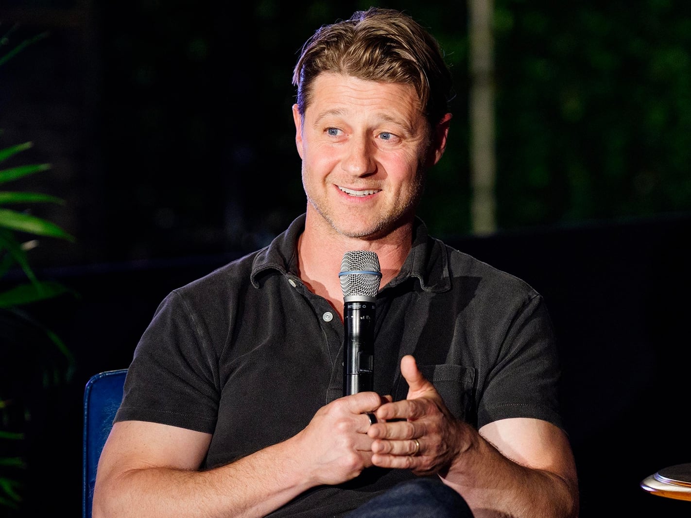 El curioso cambio de Benjamin McKenzie: pasó de ser una estrella juvenil a destapar “la estafa” de las criptomonedas