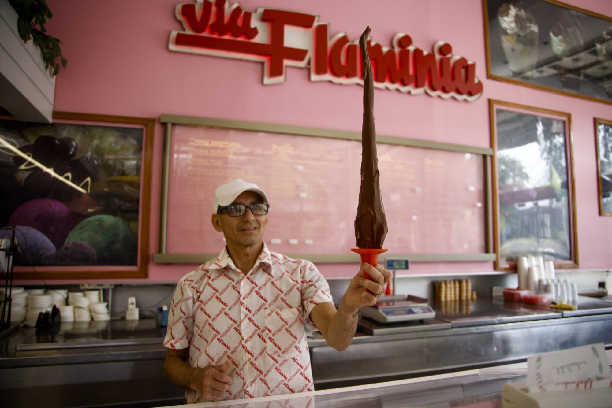 El famoso cucurucho extra large, bañado en chocolate