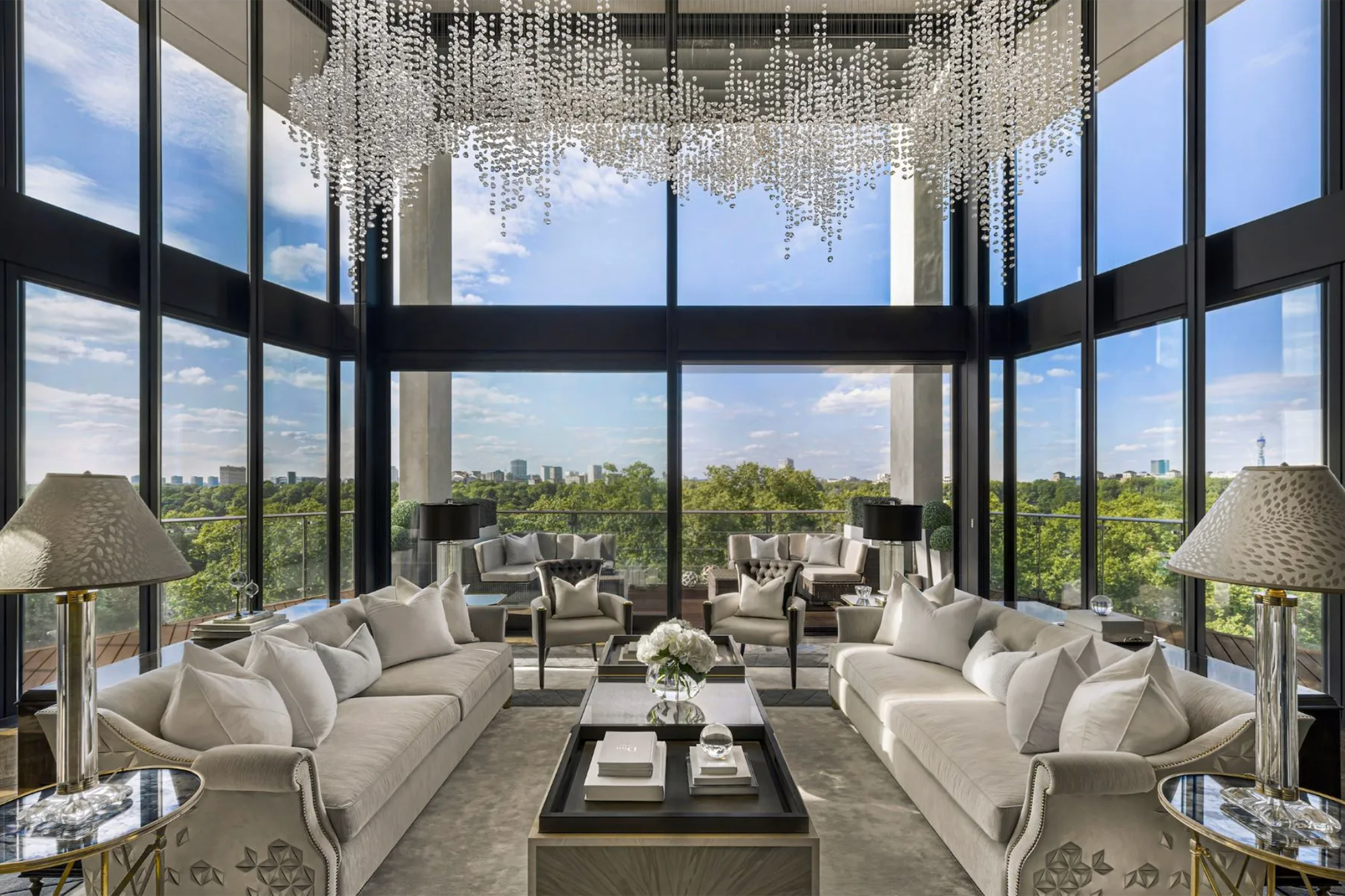 El triple ventanal de una de las propiedades más valiosas de la capital inglesa