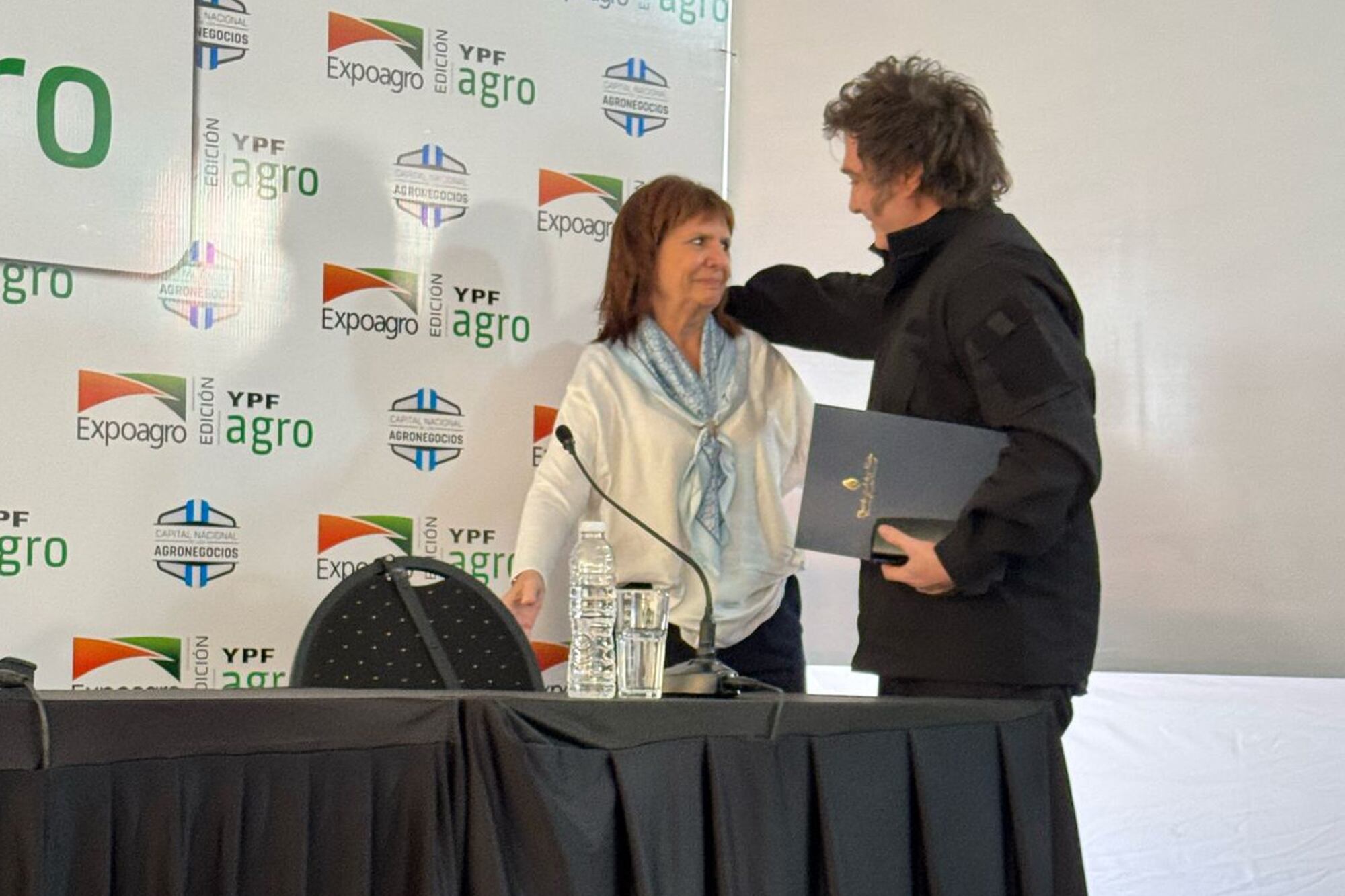 Un gesto de respaldo de Milei a Patricia Bullrich en Expoagro, luego de los graves incidentes en la Plaza del Congreso