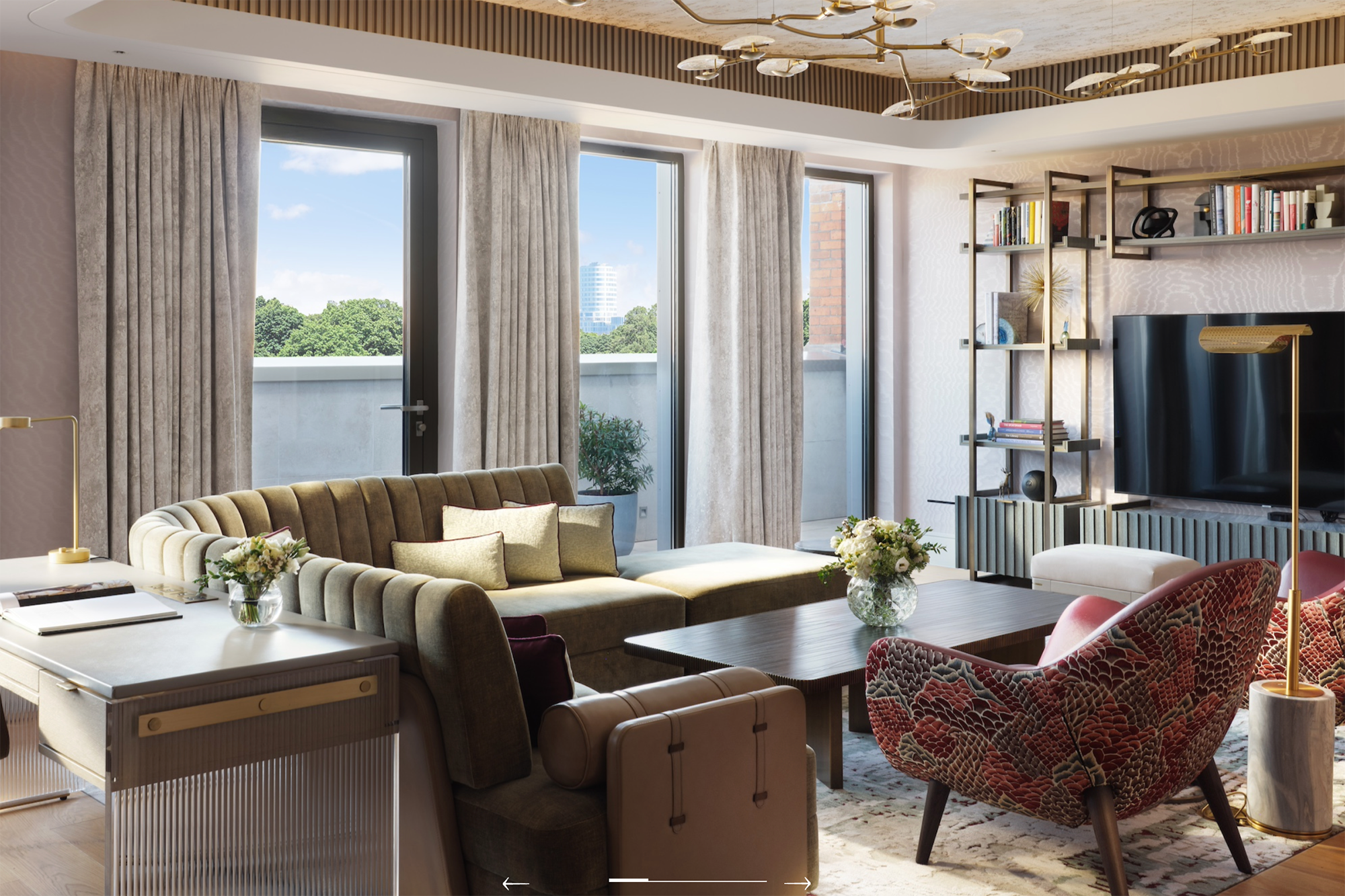 Tiene vistas al puerto de Victoria y a la ciudad de Hong Kong