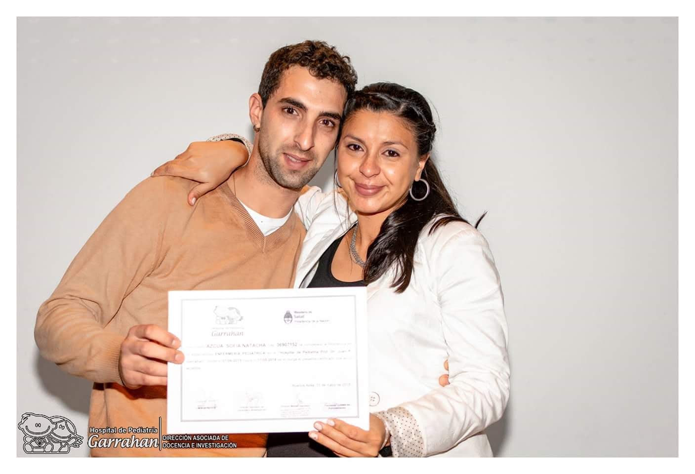 Sofía recibió diploma a cuatro días de ser mamá por primera vez