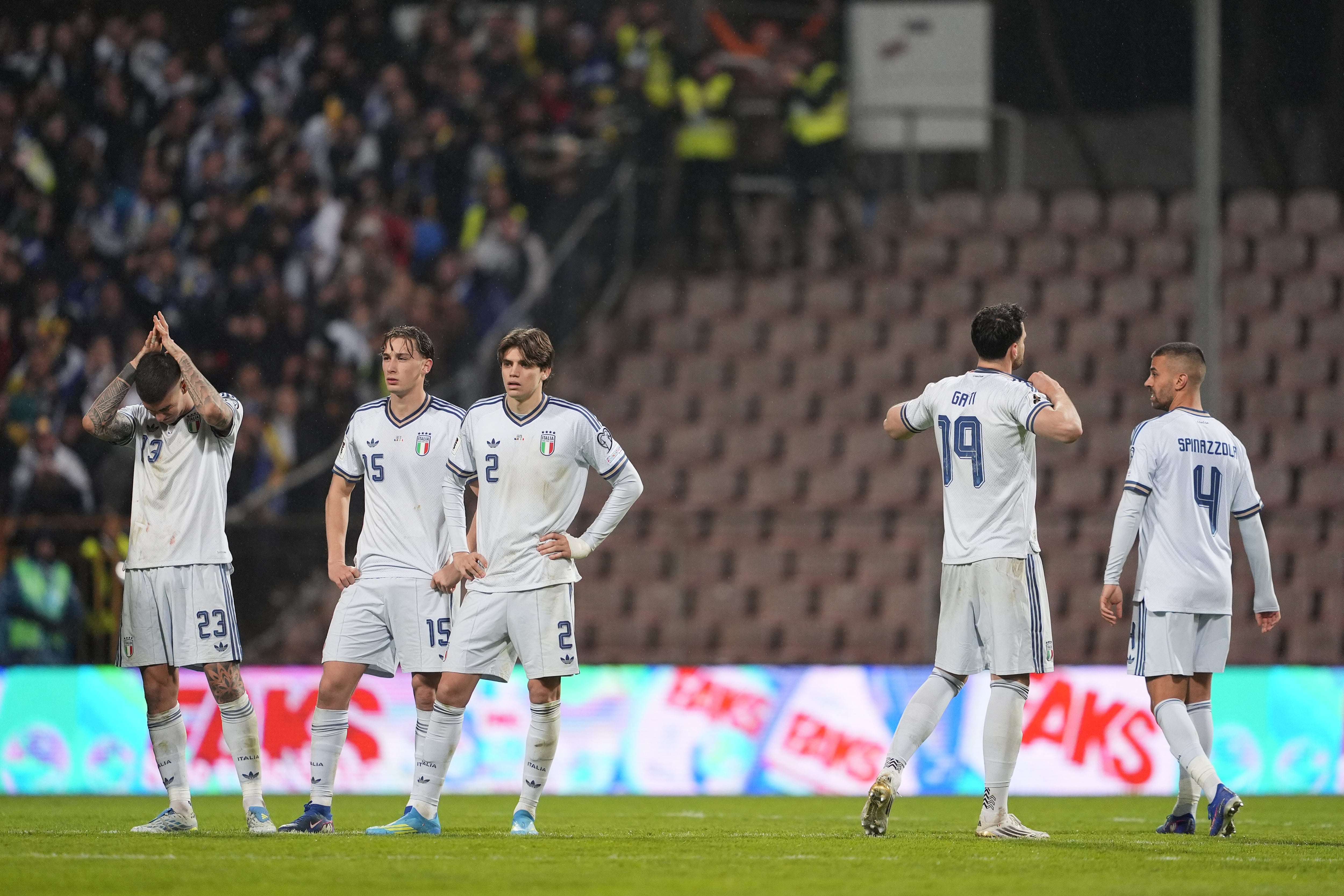 Retegui no fue parte de aquella definición por penales en Bosnia y Herzegovina, pero sufrió la eliminación italiana en la clasificación para el Mundial; ahora, la lesión cierra anticipadamente su temporada.