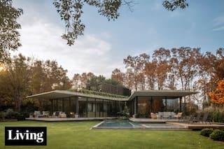 Esta increíble casa aprovecha al máximo el lote con su forma de equis