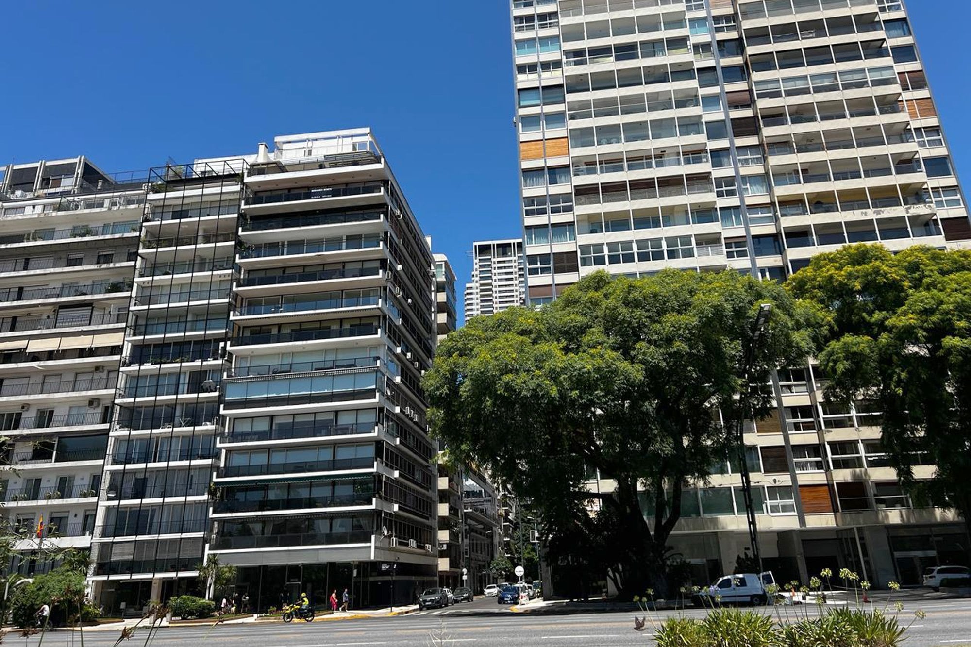 Oficial: estos son los impuestos que quedan exentos en la compra de propiedades con la Reforma Laboral 7 A diferencia de lo que ocurre con la compraventa, en el alquiler no importa si la persona es habitualista o no: la exención rige para todos