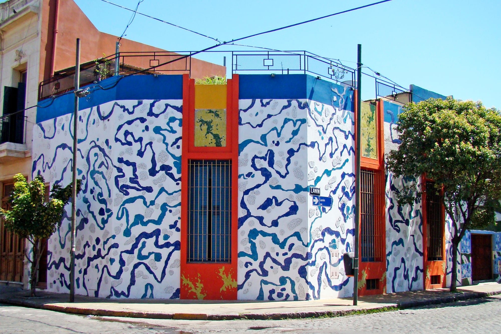 Kintsugi urbano: el arte de reparar las grietas de Buenos Aires