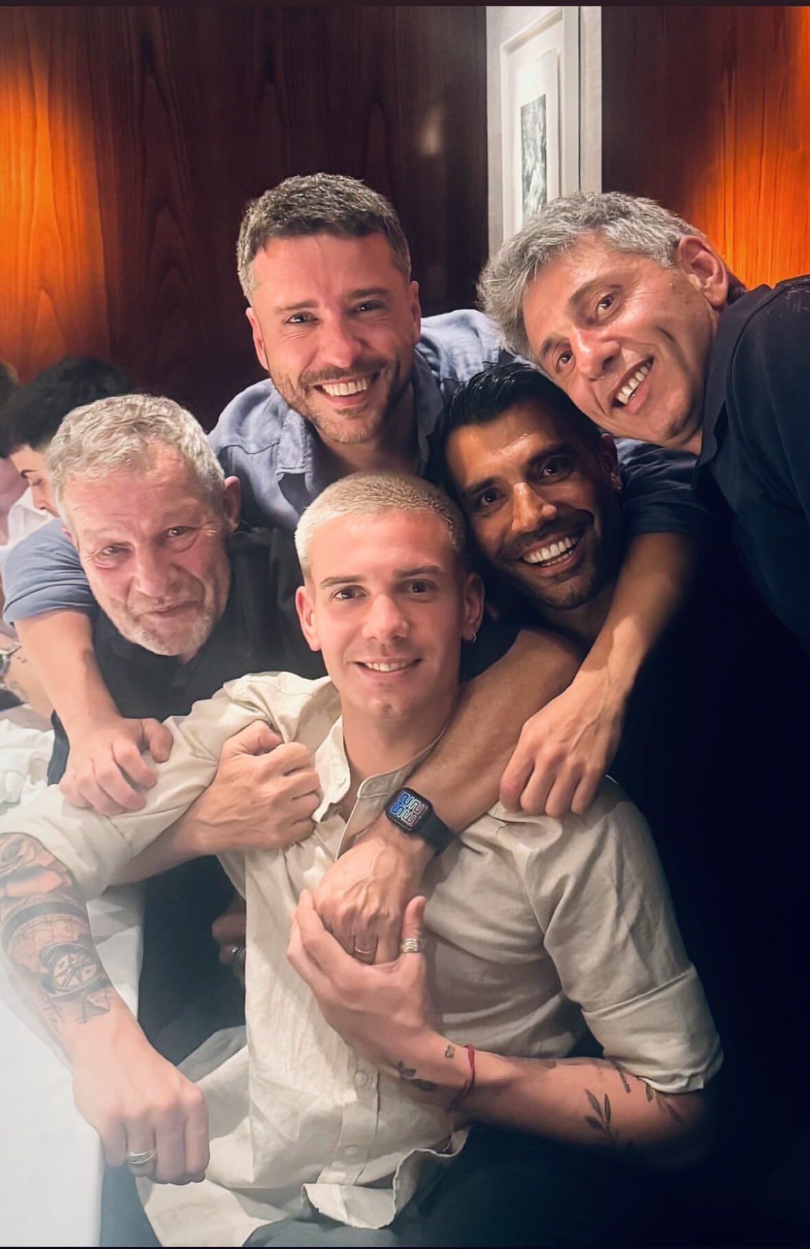 El festejo íntimo del futbolista, que incluyó la presencia de Augusto Fernández, quien es parte de su agencia de representantes