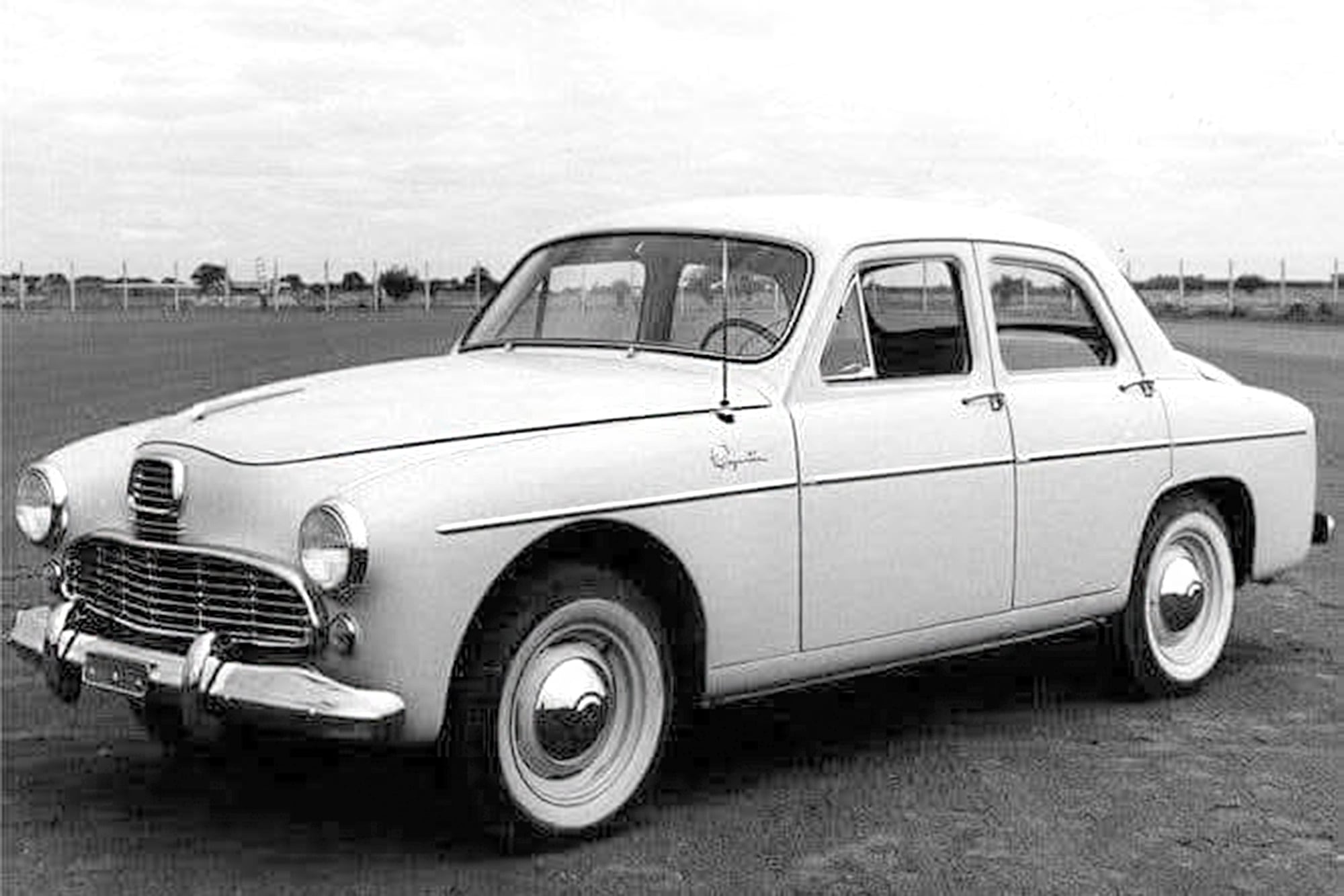 Un Kaiser Bergantín como el que vendió Illia para enfrentar gastos al dejar la presidencia