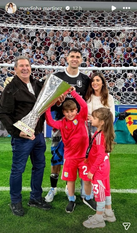 “¿Quéres que cortemos los caños?”: el desopilante momento de Dibu Martínez con su familia tras el título con Aston Villa 6 Dibu Martínez consiguió la Europa League con el Aston Villa