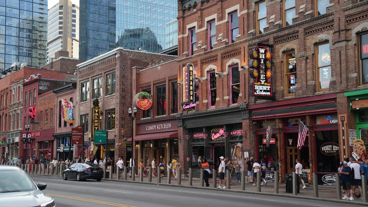 Postal de Broadway, una calle de ensueño en el centro de Nashville (Alan Craig)