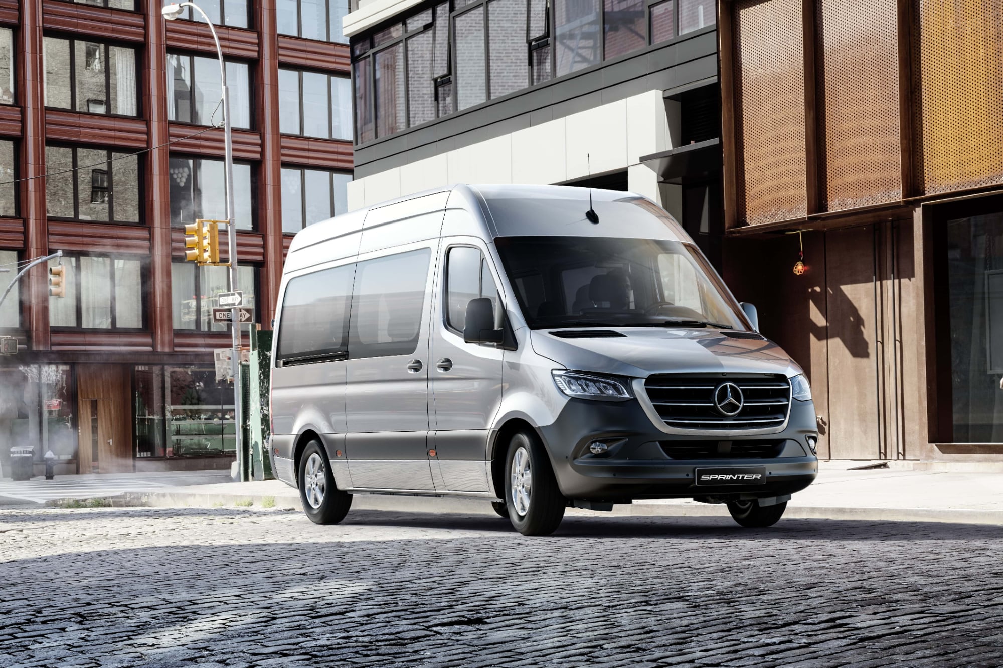 La principal novedad técnica de la versión es la incorporación de la transmisión automática 9G-TRONIC