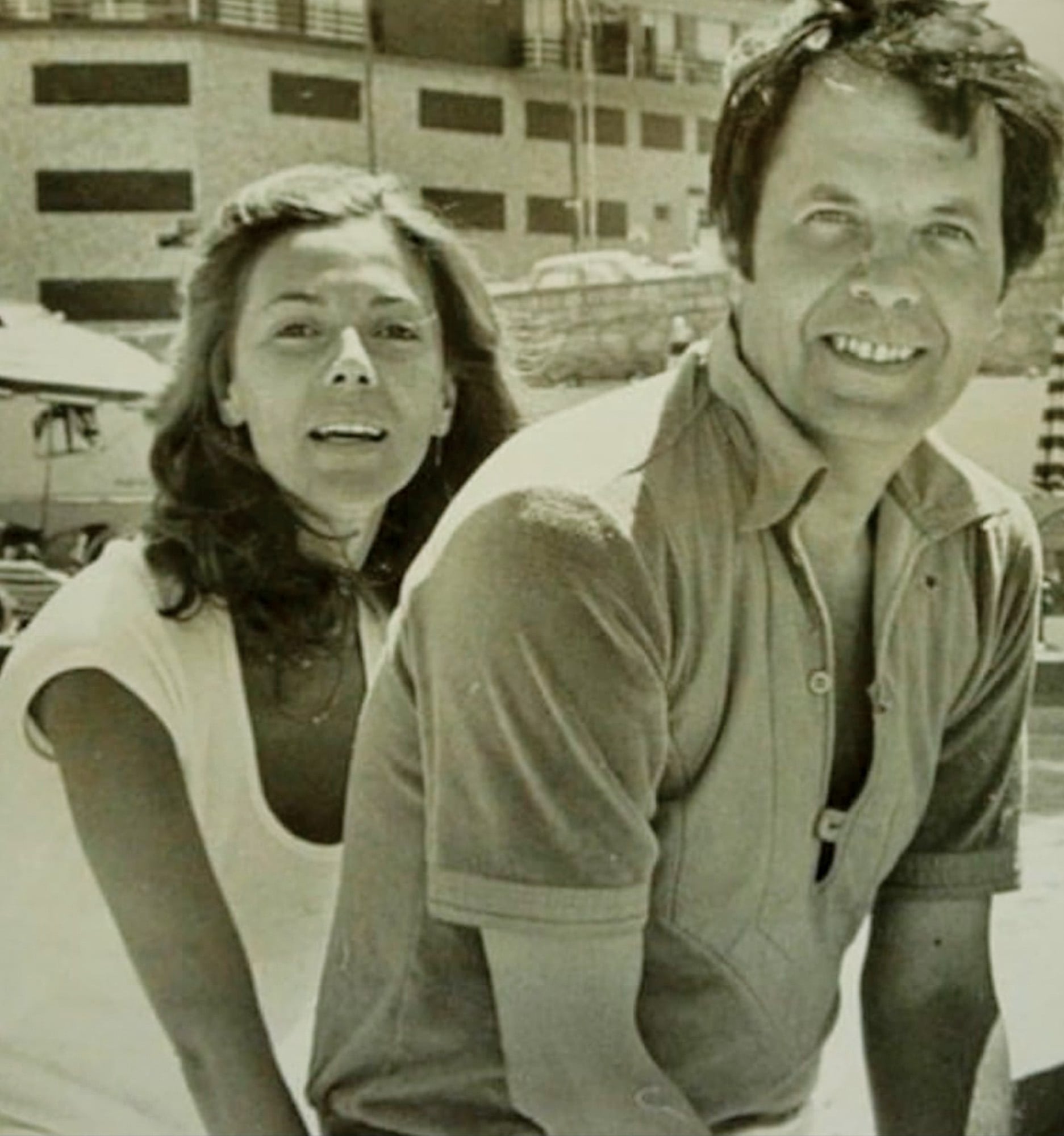 Con Guillermo Bredeston se conocieron en 1964, en una telenovela de Alberto Migré patrocinada por la marca Palmolive: él era galán del
momento y ella, “la actriz nueva”. Juntos protagonizaron grandes éxitos, como Los días felices en la televisión. La actriz fue una de
las emblemáticas protagonistas de Brujas, una de las obras que Bredeston produjo para el teatro