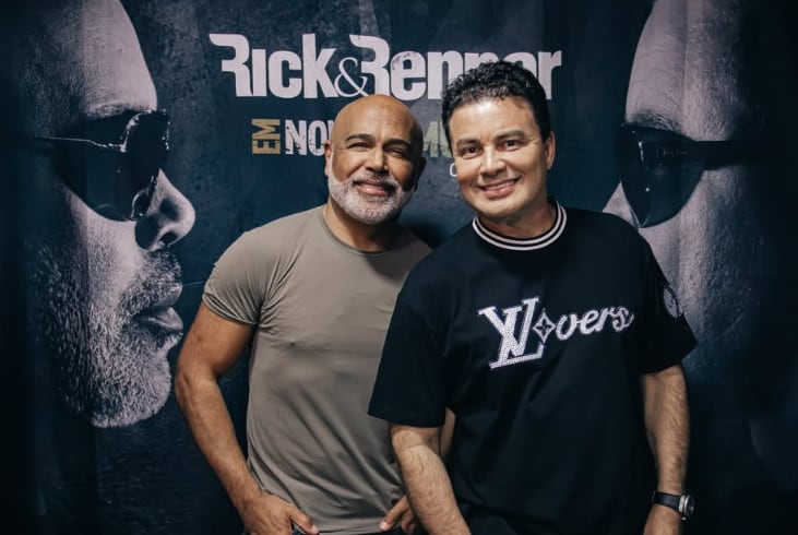 Rick, a la izquierda, junto a Renner