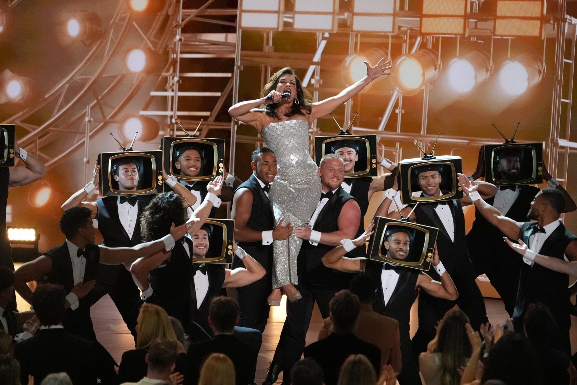 Mariska Hargitay, en el musical de apertura de la ceremonia
