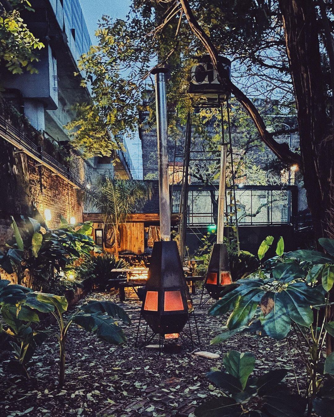 En invierno, las mesas exteriores de Chuí son calefaccionadas con pequeñas estufas de exterior